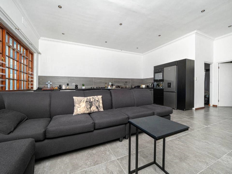 To Let 2 Bedroom Property for Rent in Wynberg Upper Western Cape